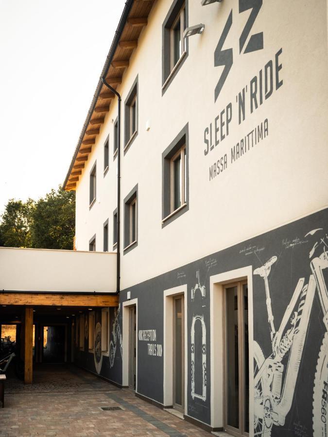 Sleep 'N' Ride Massa Marittima Hotel Buitenkant foto