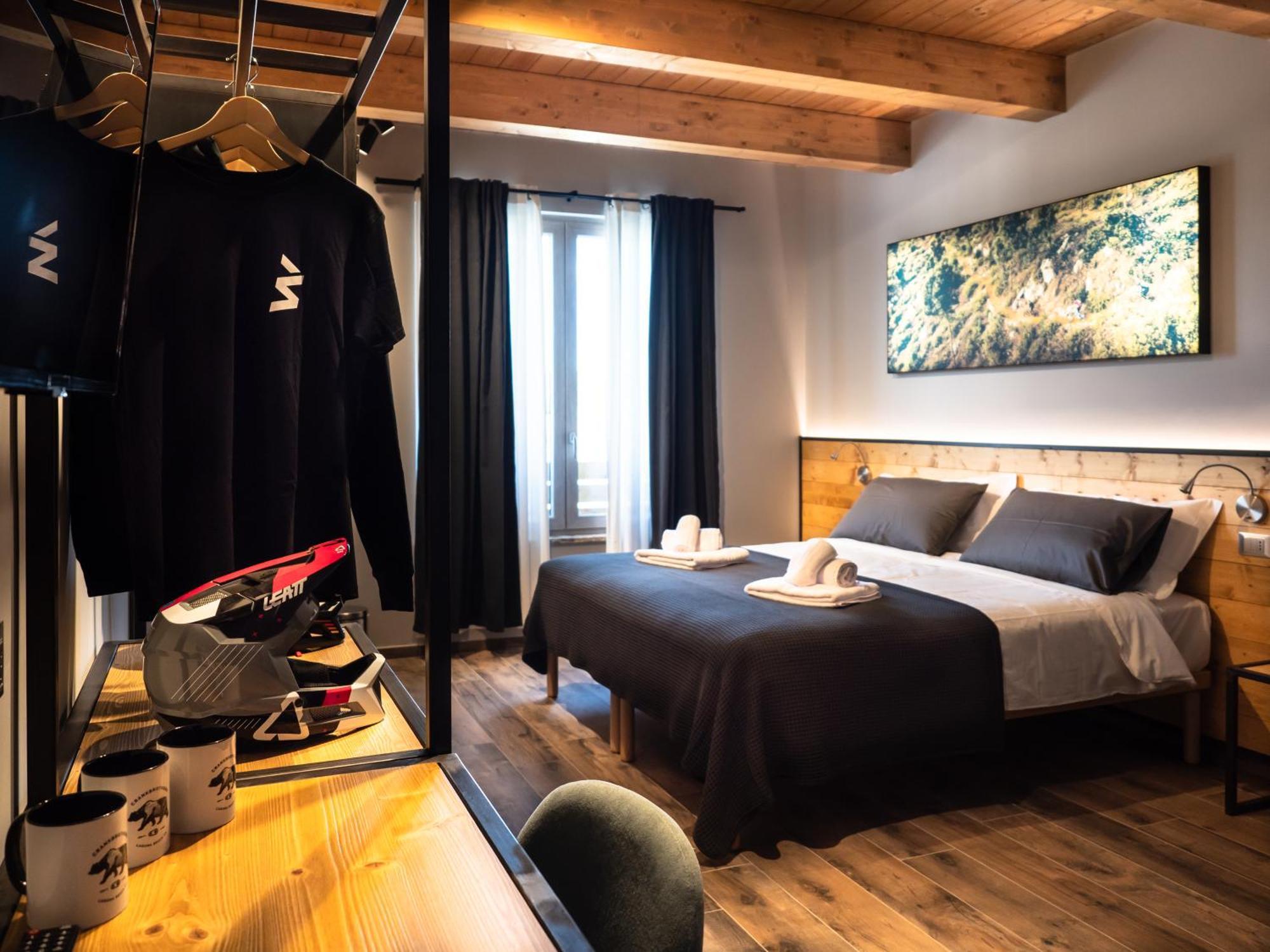 Sleep 'N' Ride Massa Marittima Hotel Buitenkant foto